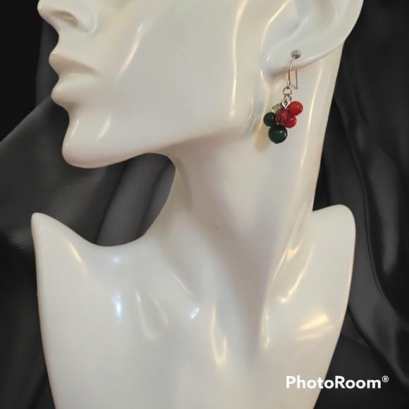 5/$25 RED Green Christmas Holiday Beaded Cluster Dangle Hook Earrings - Picture 1 of 5